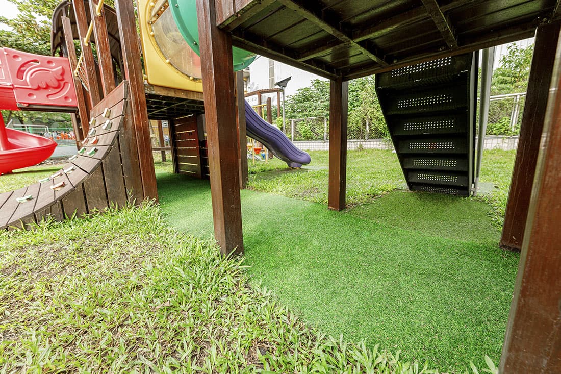 兒童遊戲場鋪面綠化材料新突破，全天然工法